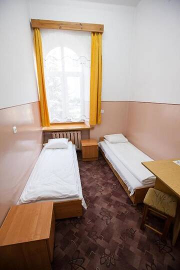 Фото номера Двухместный номер с 2 отдельными кроватями Хостелы Schronisko Młodzieżowe PTSM Matecznik г. Пшемысль 14