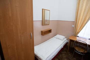 Фото номера Двухместный номер с 2 отдельными кроватями Хостелы Schronisko Młodzieżowe PTSM Matecznik г. Пшемысль 18