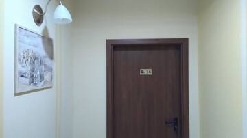 Фото номера Трехместный номер с собственной ванной комнатой Хостелы Schronisko Młodzieżowe PTSM Matecznik г. Пшемысль 4