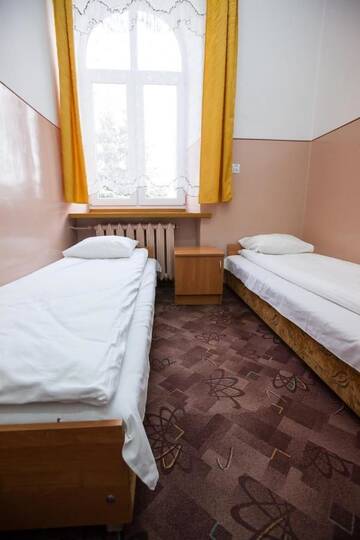 Фото номера Двухместный номер с 2 отдельными кроватями Хостелы Schronisko Młodzieżowe PTSM Matecznik г. Пшемысль 3