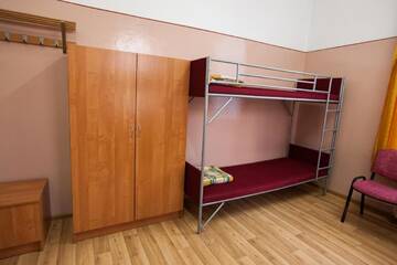 Фото номера Спальное место на двухъярусной кровати в общем 8-местном номере для мужчин и женщин Хостелы Schronisko Młodzieżowe PTSM Matecznik г. Пшемысль 5