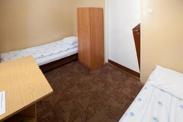 Фото номера Двухместный номер с 2 отдельными кроватями Хостелы Schronisko Młodzieżowe PTSM Matecznik г. Пшемысль 12