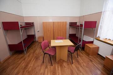 Фото номера Спальное место на двухъярусной кровати в общем 8-местном номере для мужчин и женщин Хостелы Schronisko Młodzieżowe PTSM Matecznik г. Пшемысль 7